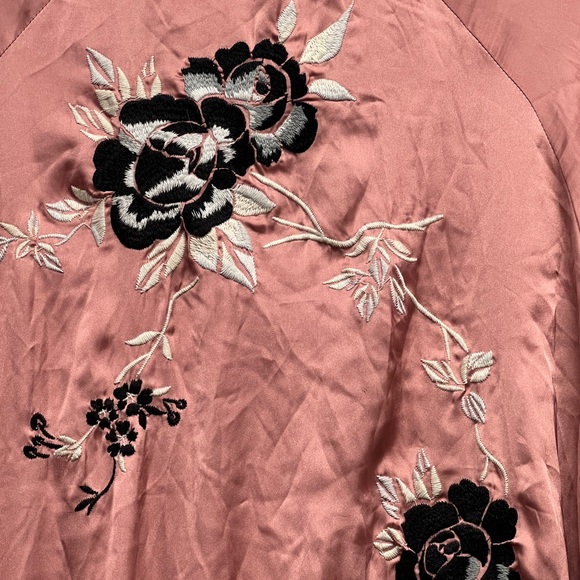 LIMITED Edition Pink Satin Embroidered Floral Billabong Jacket  Size Medium - Picture 7 of 15